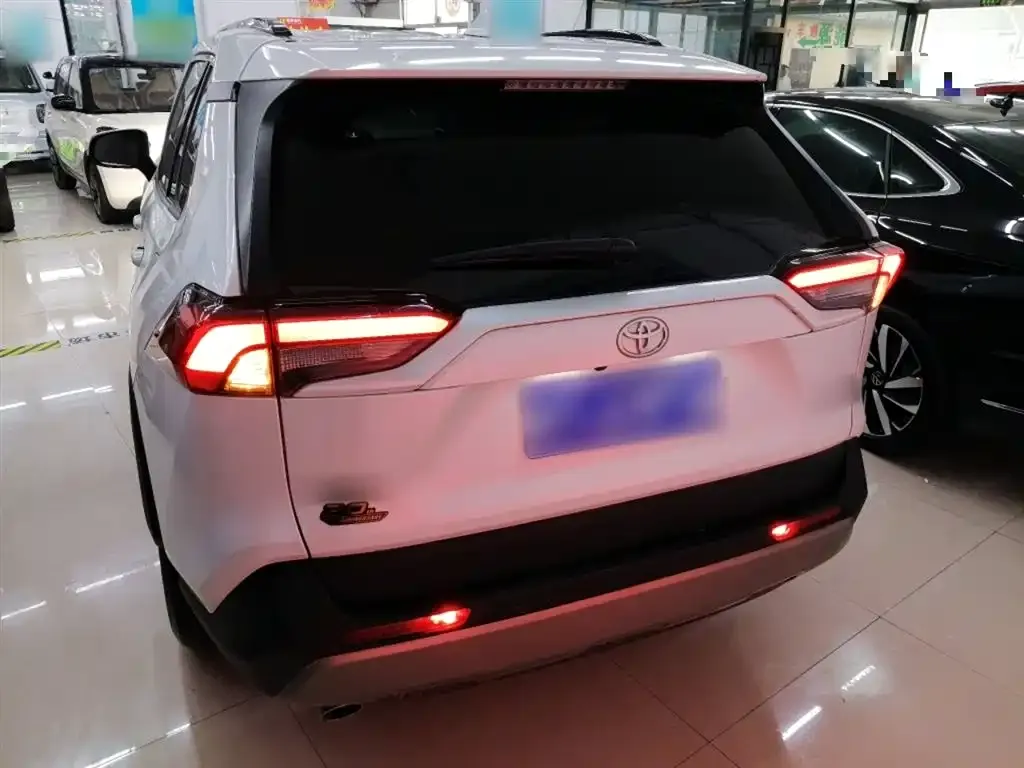 Toyota RAV4 — фото 6