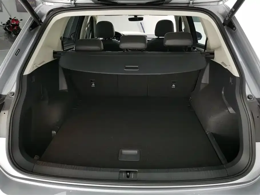 Volkswagen Tiguan L — фото 4
