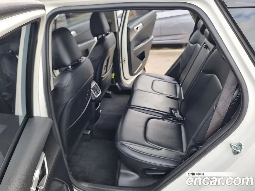 Kia Sportage — фото 8