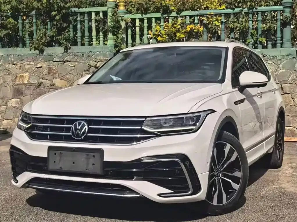Volkswagen Tiguan L — фото 1