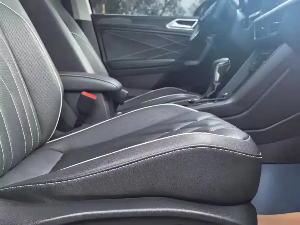 Volkswagen Tiguan L — фото 9