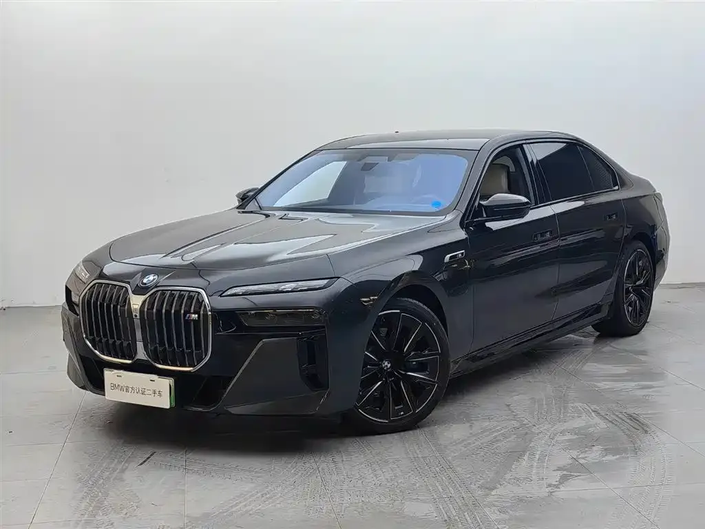 BMW i7 M70L — фото 1