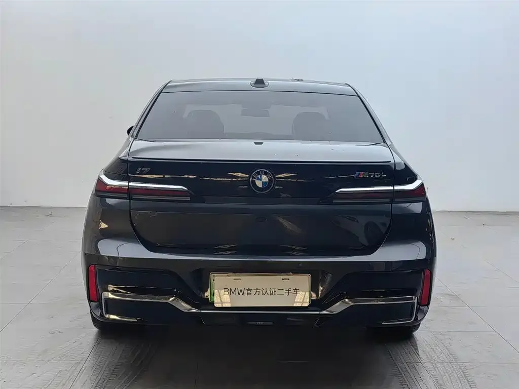 BMW i7 M70L — фото 5