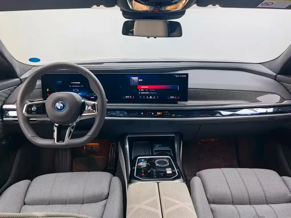 BMW i7 M70L — фото 7