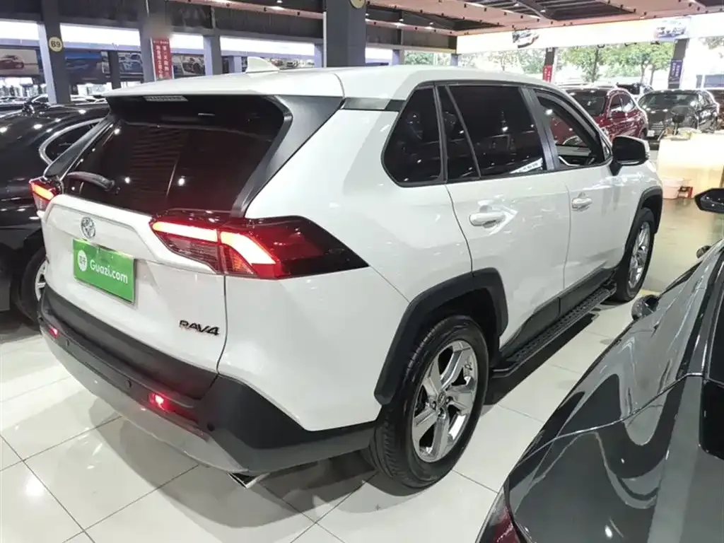 Toyota RAV4 — фото 10