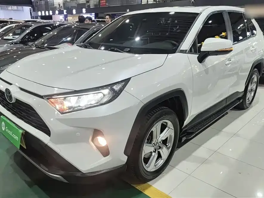 Toyota RAV4 — фото 3