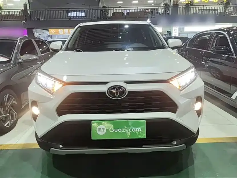 Toyota RAV4 — фото 6