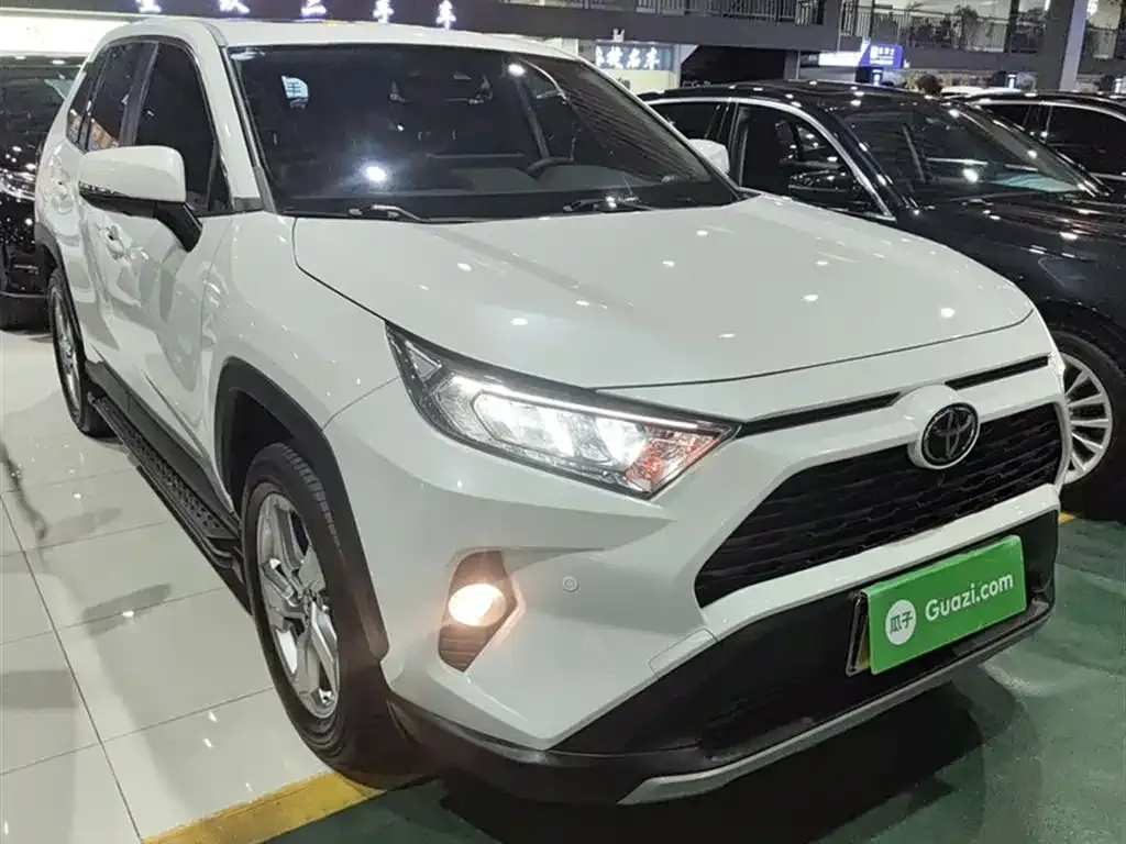 Toyota RAV4 — фото 7