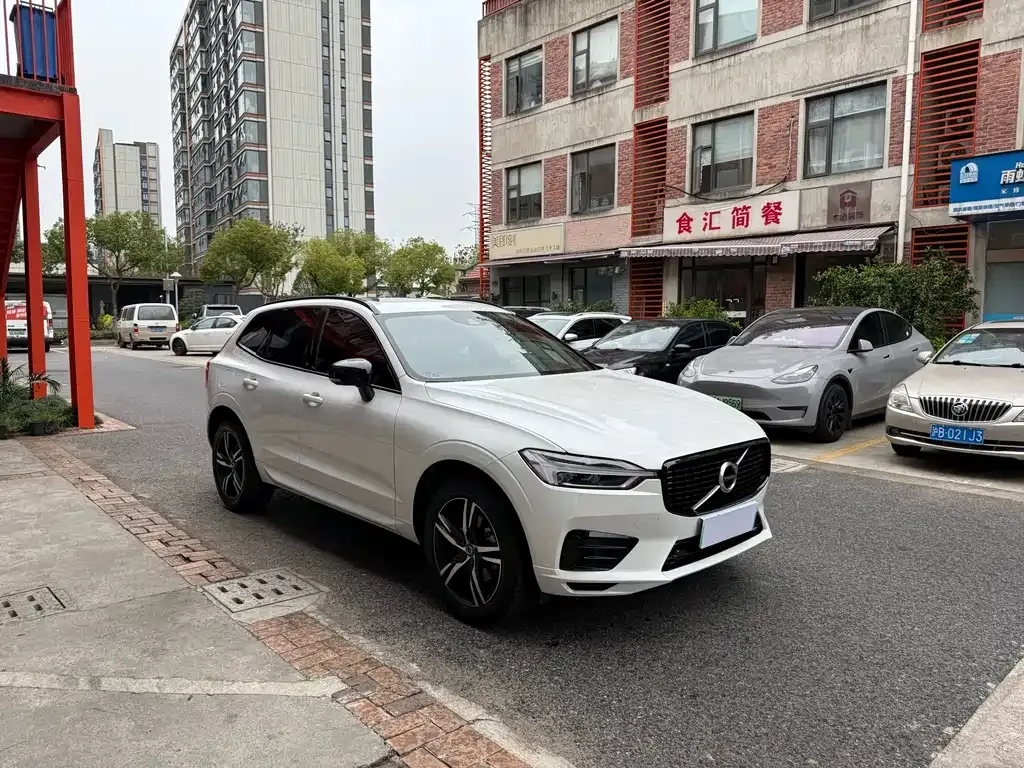 Volvo XC60 — фото 3