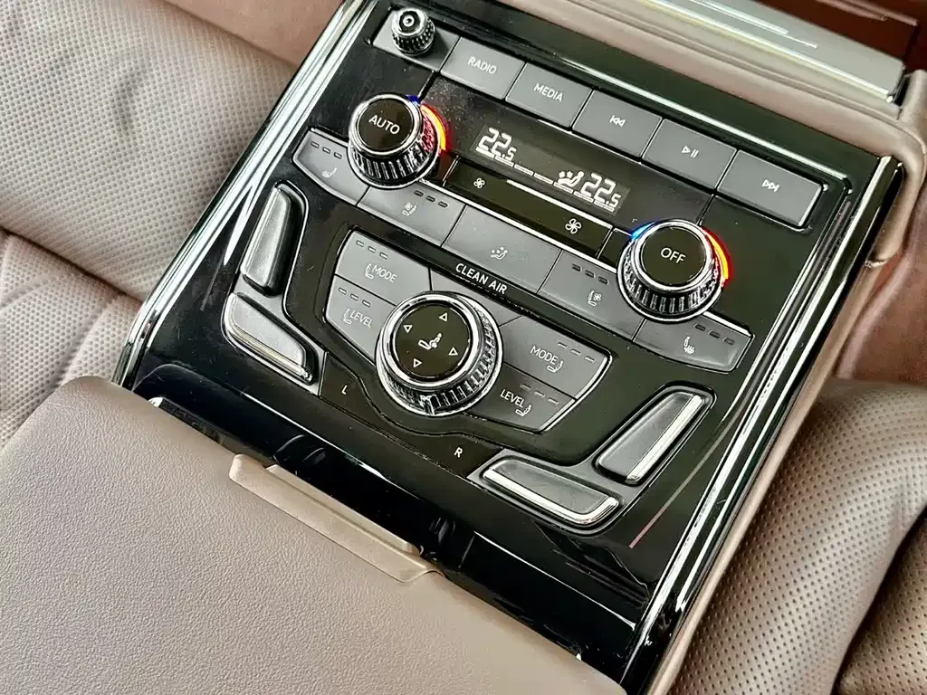Volkswagen Phideon — фото 6
