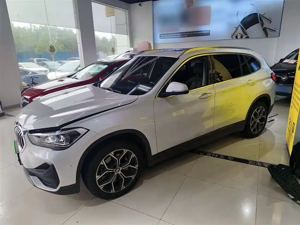 BMW X1 — фото 1