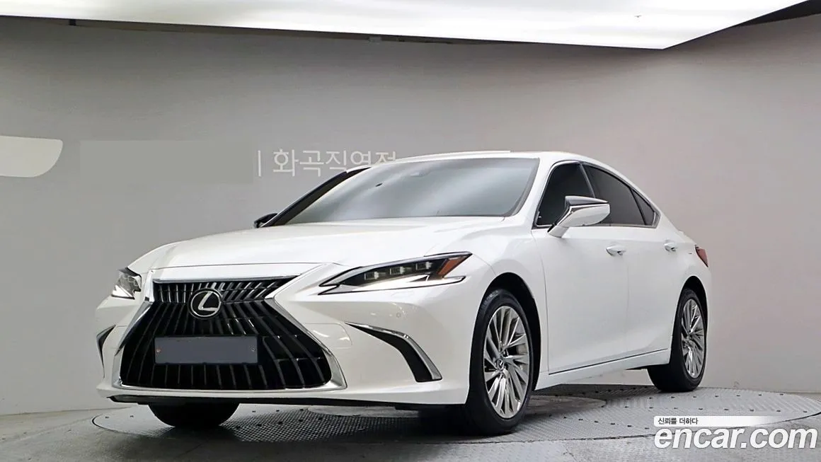 Lexus ES — фото 1