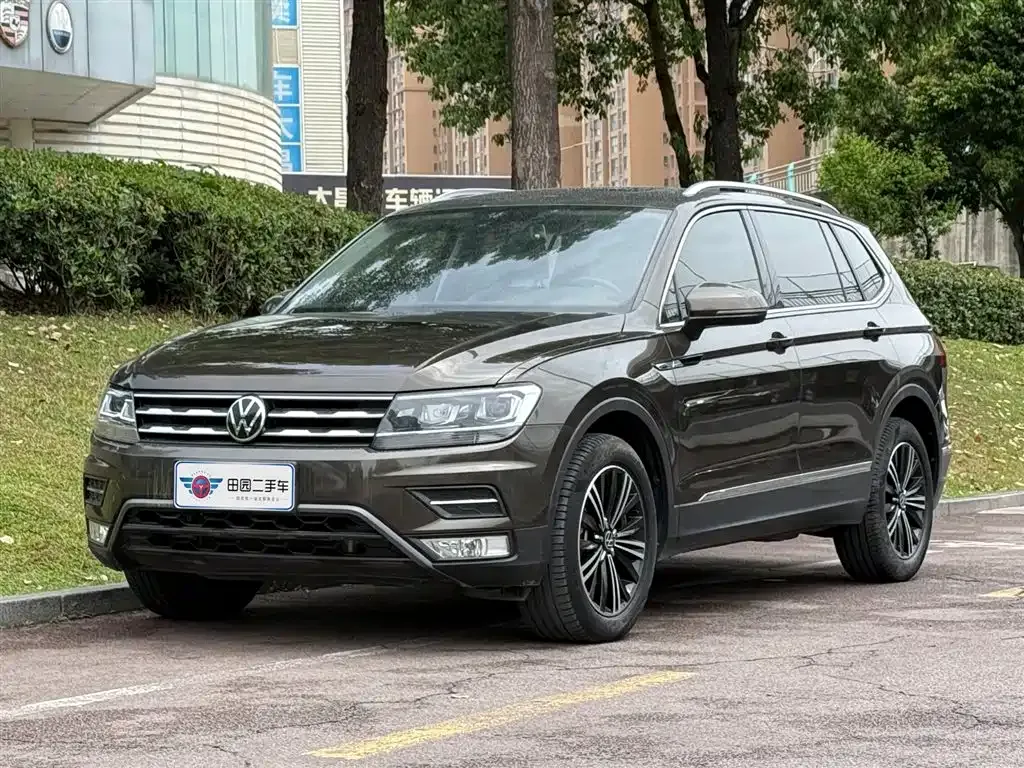 Volkswagen Tiguan L — фото 1