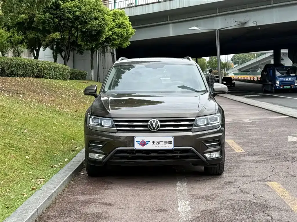 Volkswagen Tiguan L — фото 2