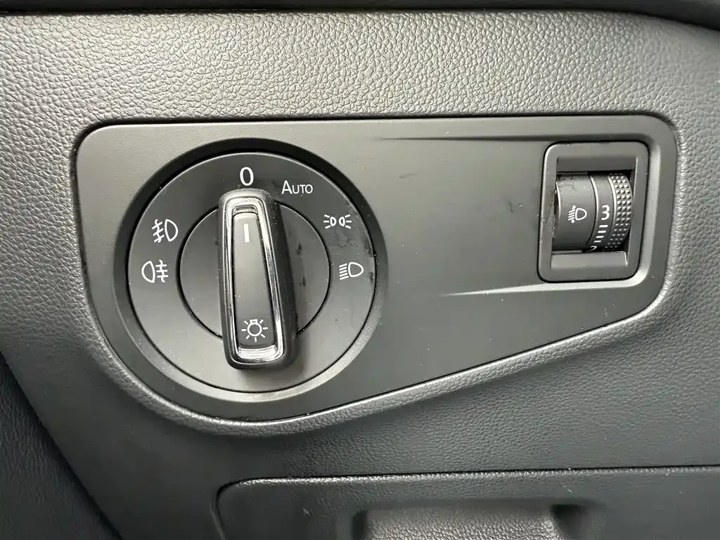 Volkswagen Tiguan L — фото 9
