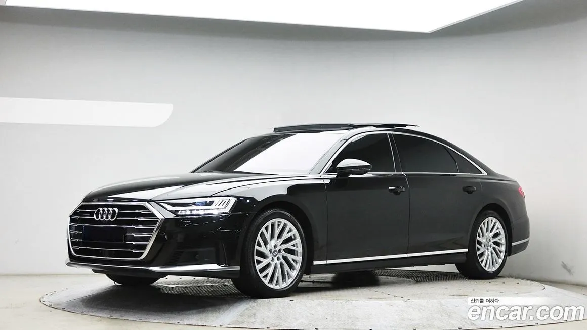 Audi A8 — фото 1