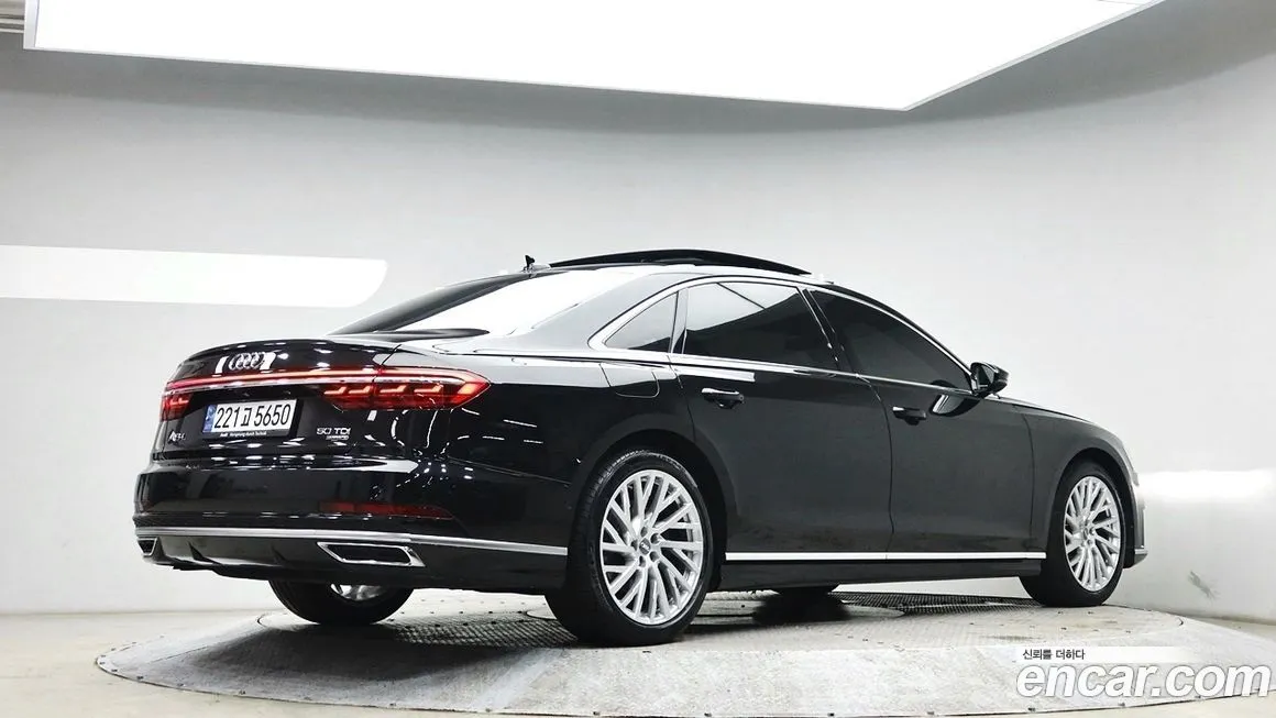 Audi A8 — фото 2
