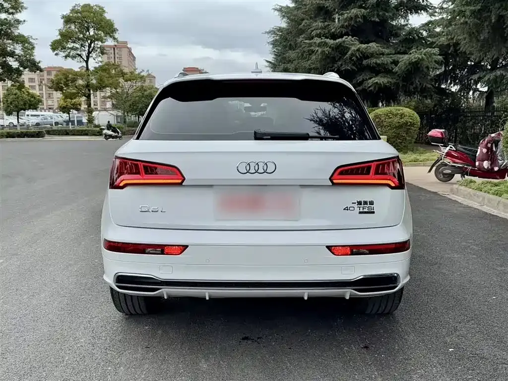 Audi Q5L — фото 10