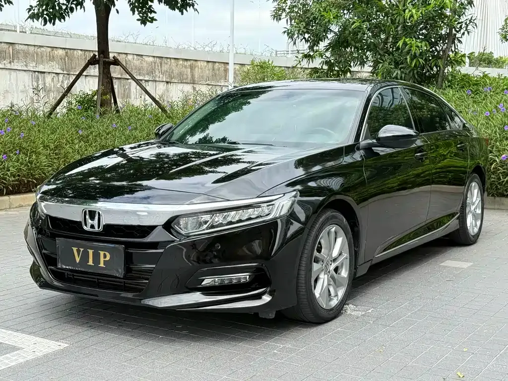 Honda Accord — фото 1