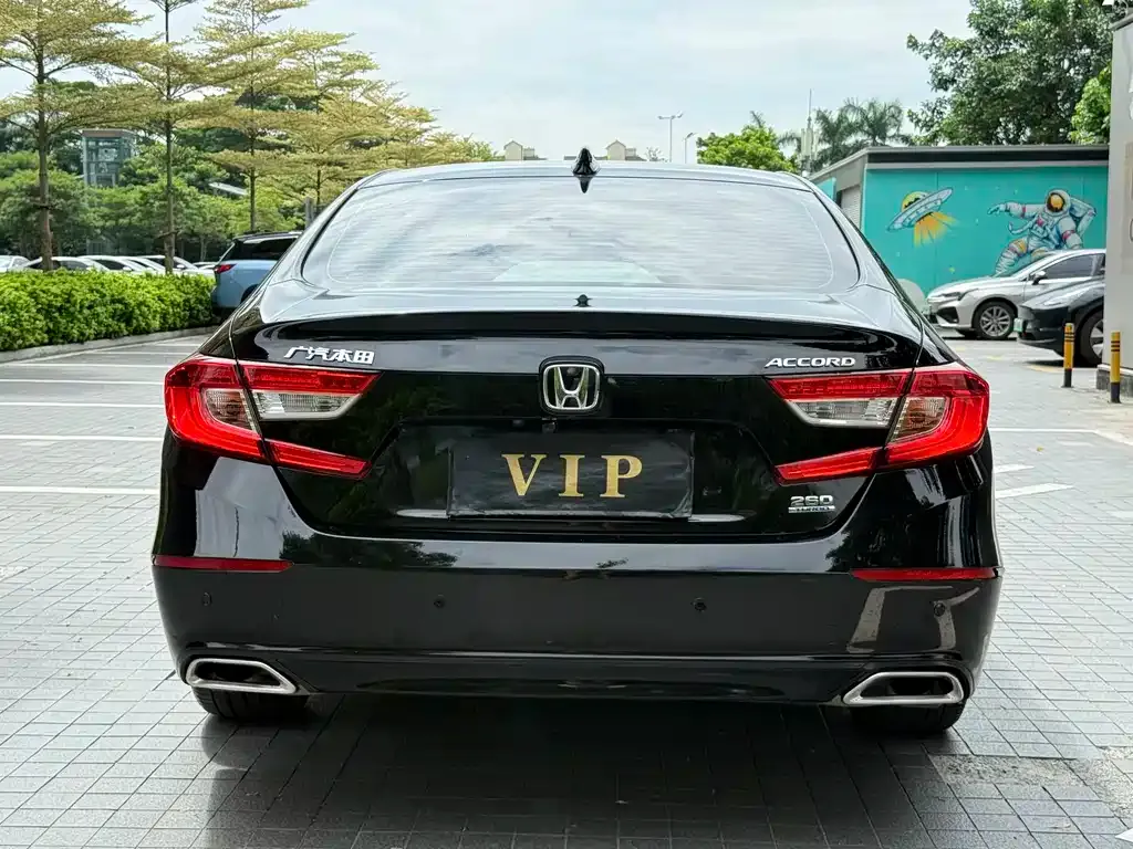 Honda Accord — фото 10