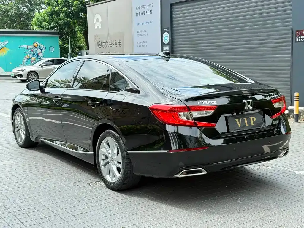 Honda Accord — фото 9
