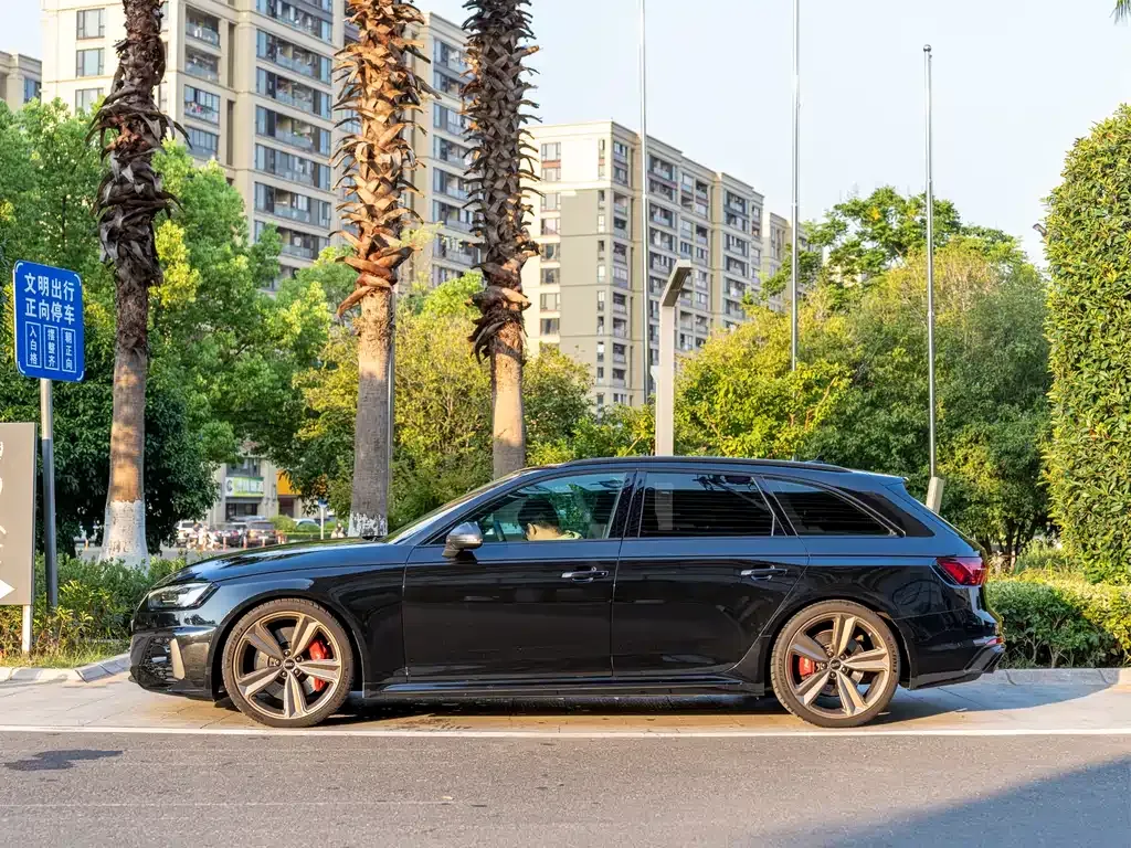 Audi RS 4 — фото 3