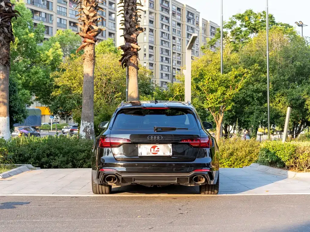 Audi RS 4 — фото 4