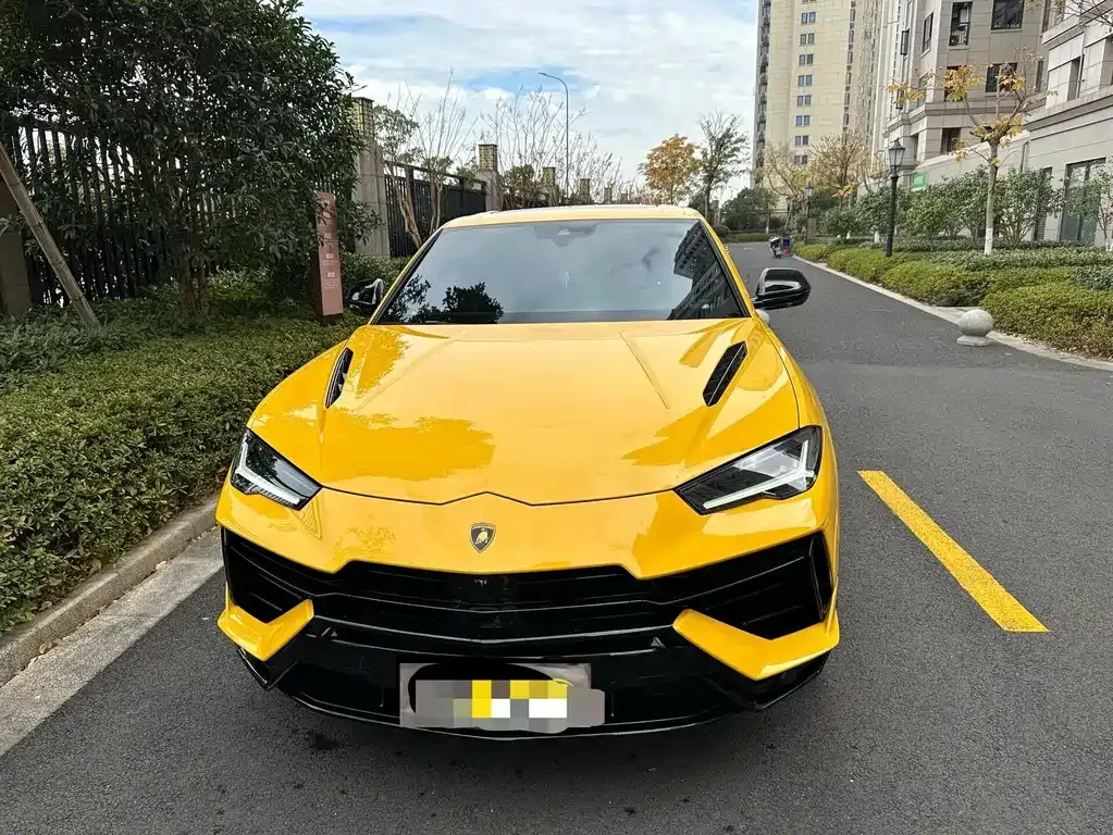 Lamborghini Urus — фото 1