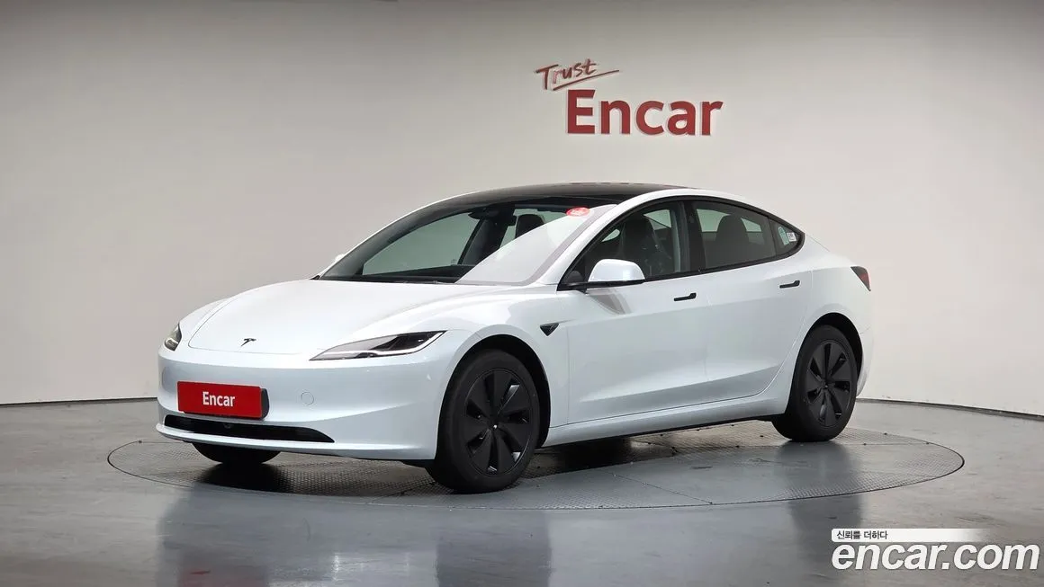 Tesla Model 3 — фото 1