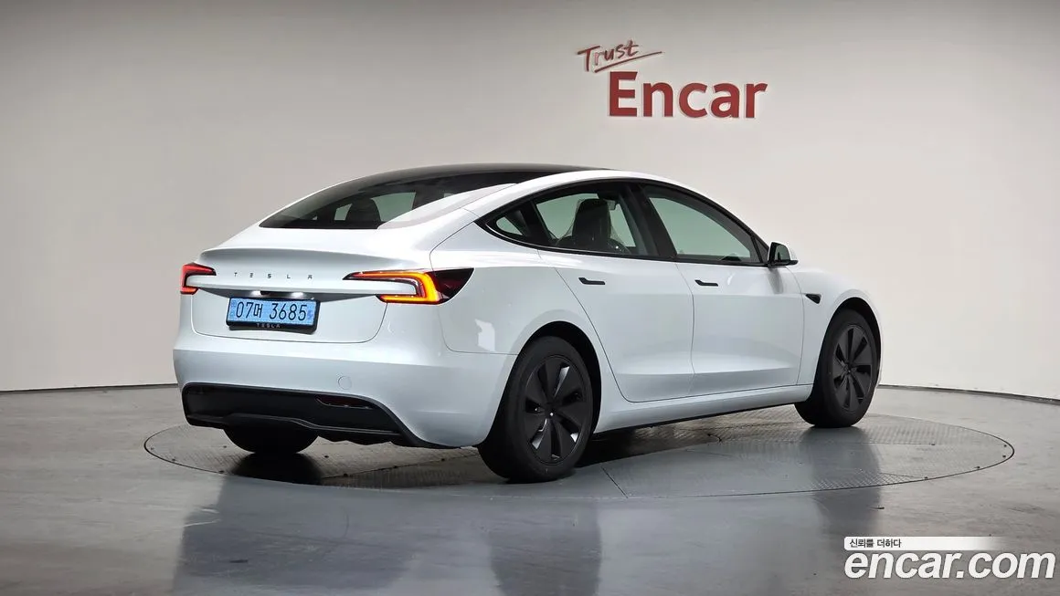 Tesla Model 3 — фото 2