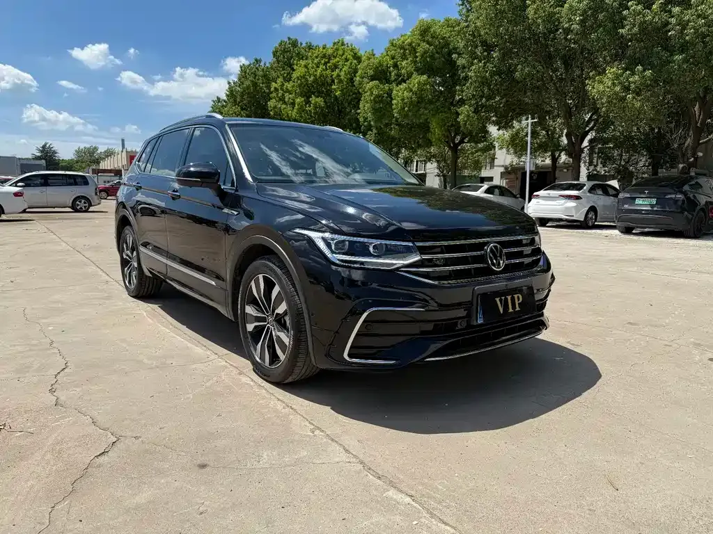 Volkswagen Tiguan L — фото 2