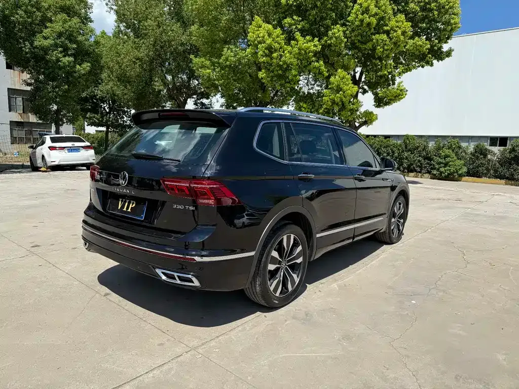 Volkswagen Tiguan L — фото 8