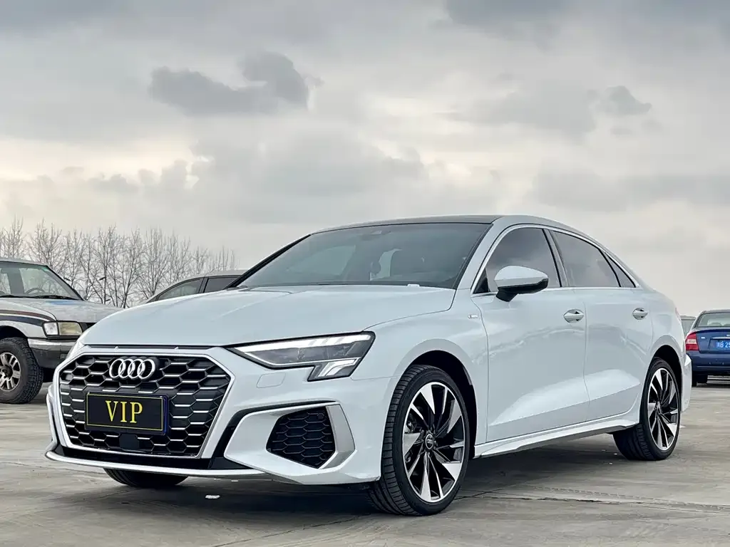 Audi A3 — фото 1
