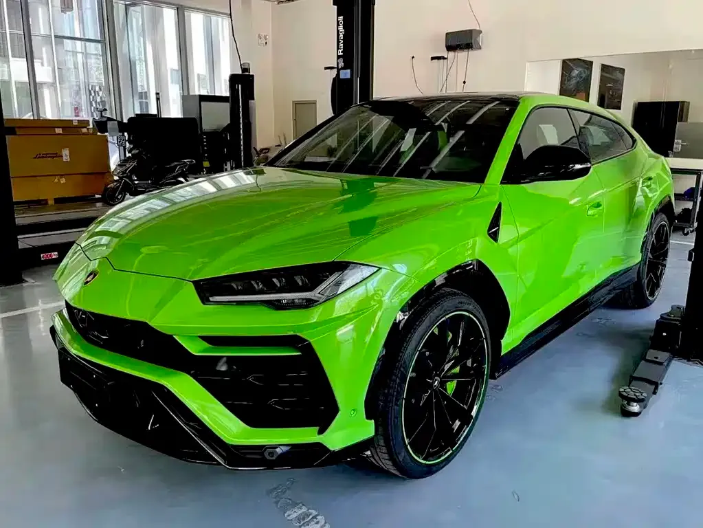 Lamborghini Urus — фото 1