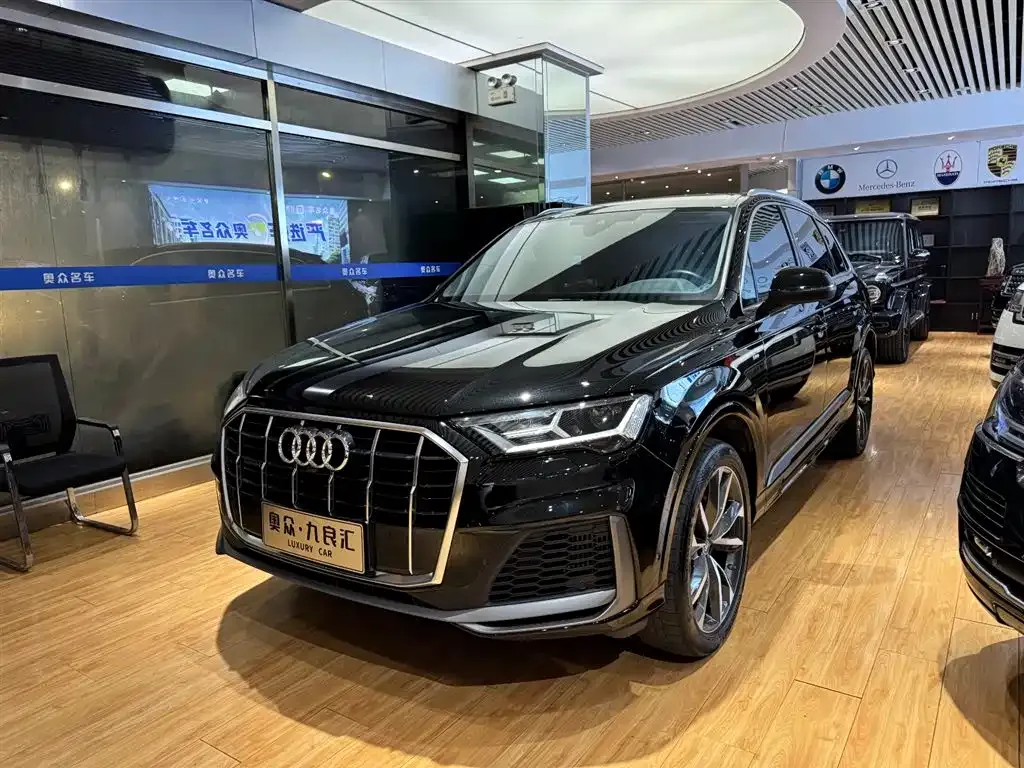 Audi Q7 — фото 1