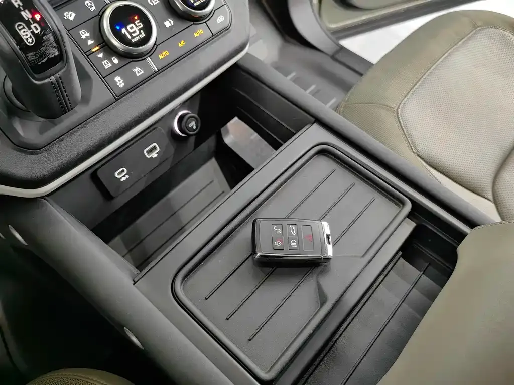 Land Rover Defender — фото 8