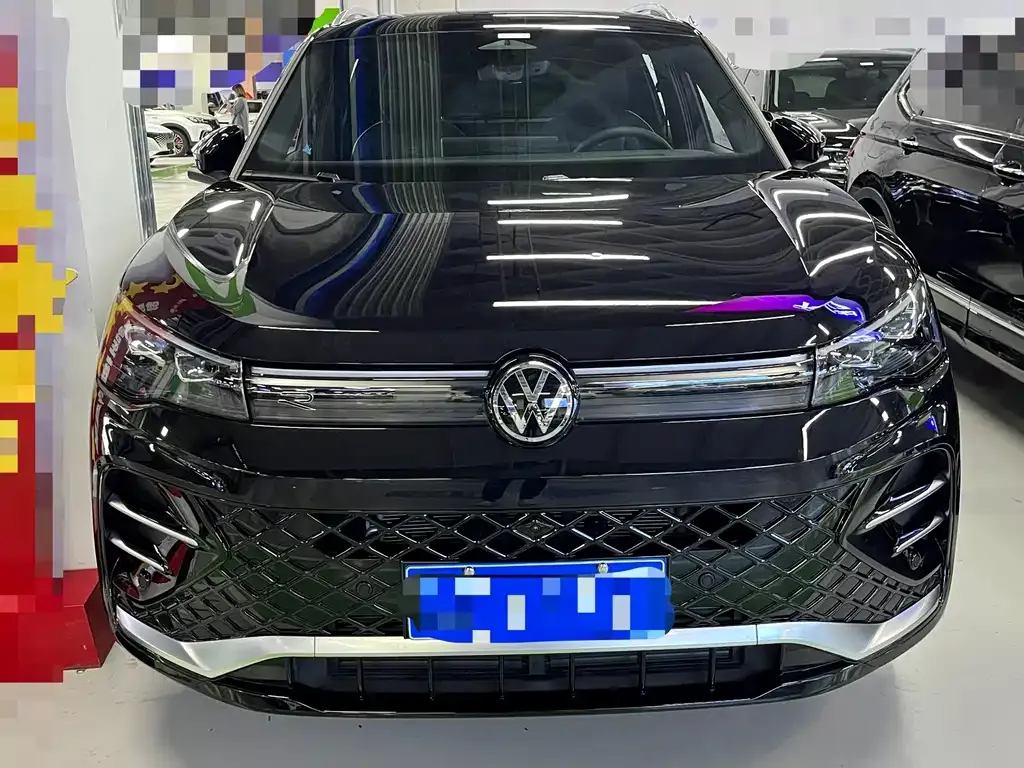 Volkswagen Tiguan L — фото 2