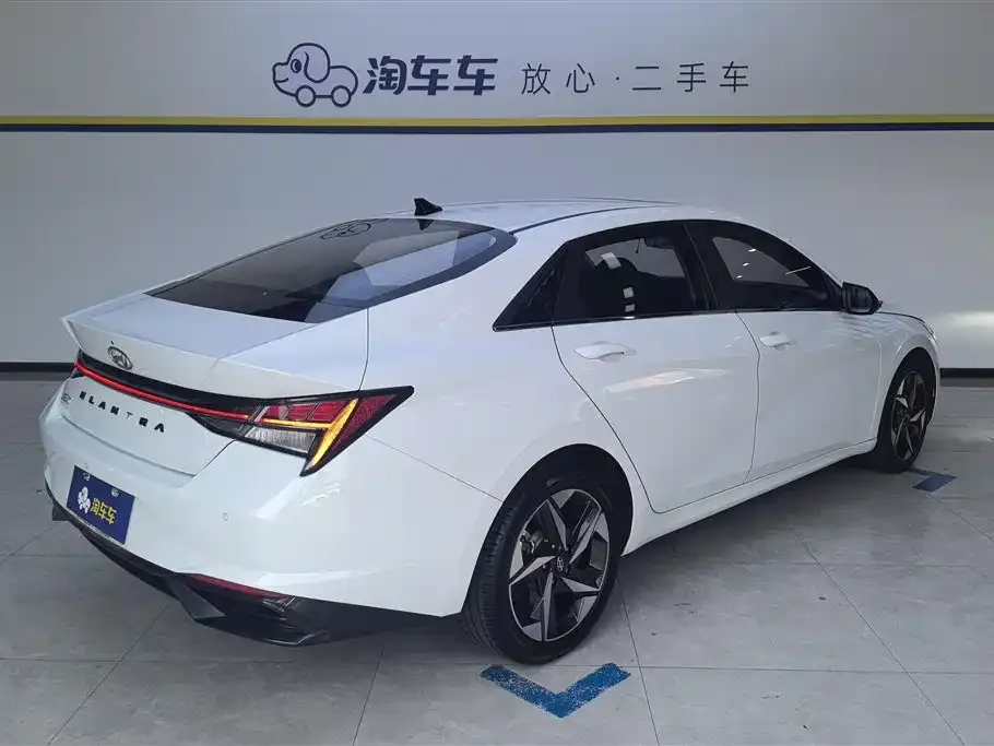 Hyundai Elantra — фото 3