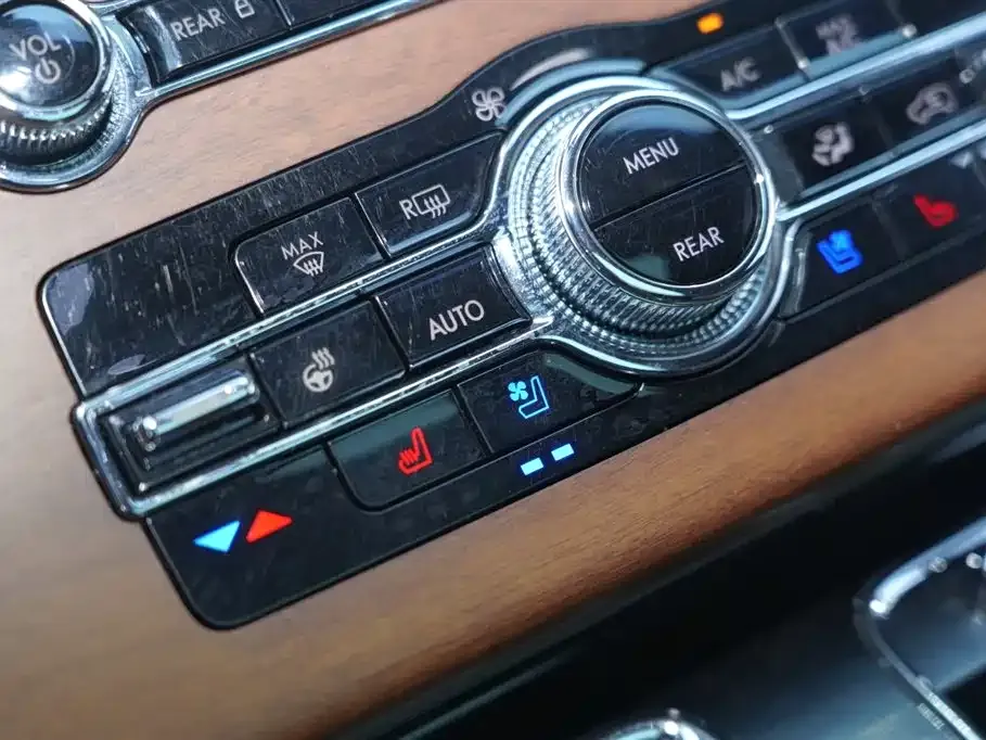 Lincoln Aviator — фото 9