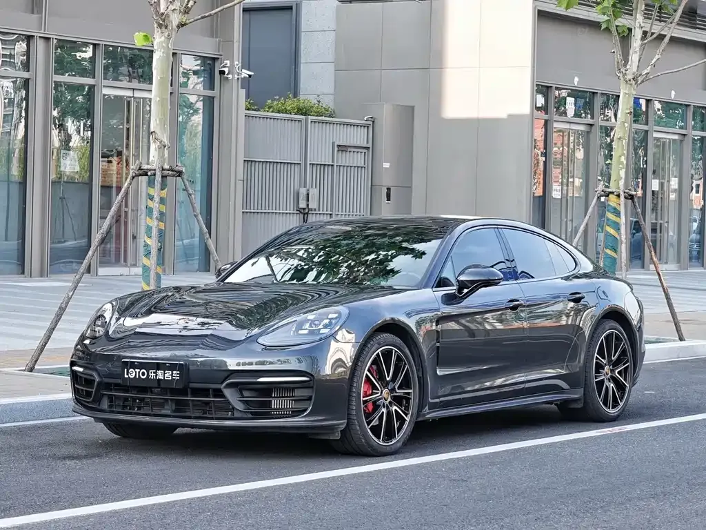 Porsche Panamera — фото 1