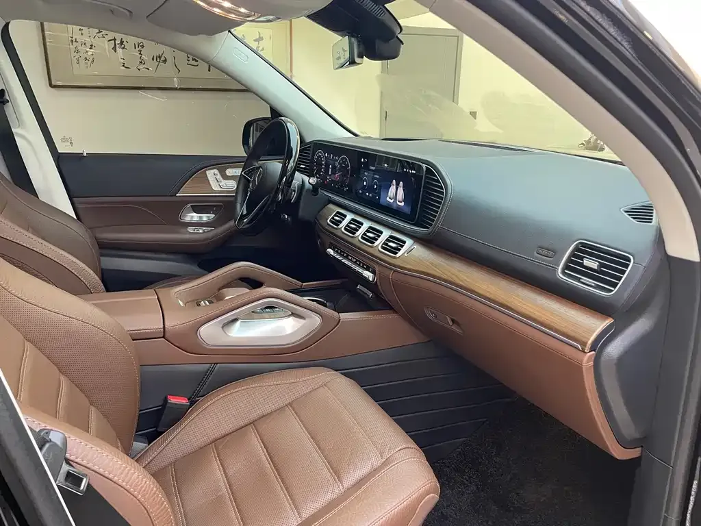 Mercedes-Benz GLS — фото 7