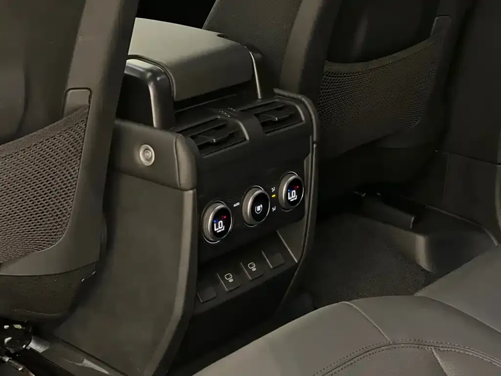 Land Rover Defender — фото 10