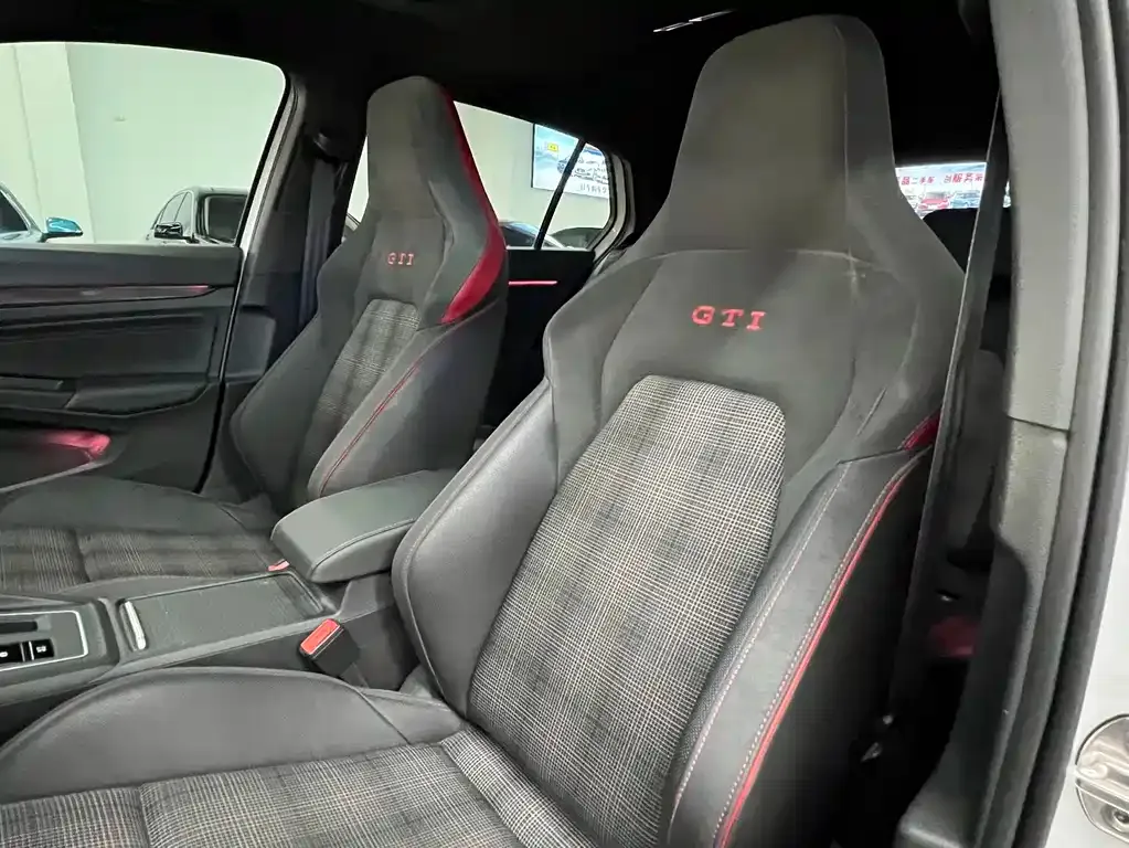 Volkswagen Golf GTI — фото 7