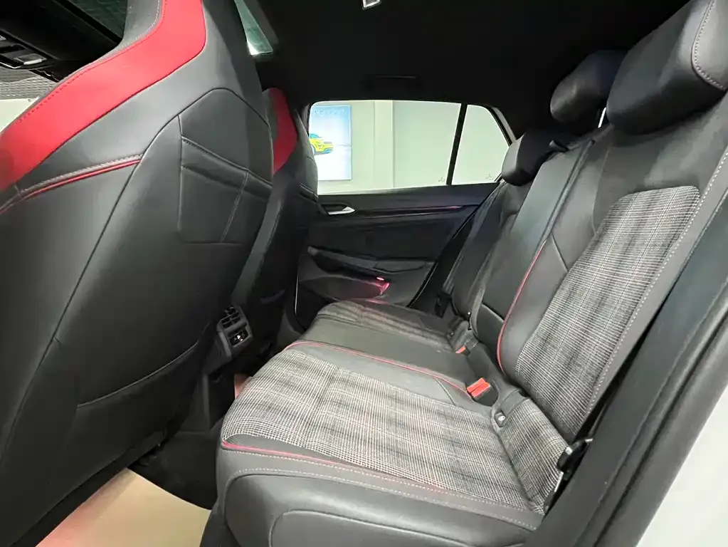 Volkswagen Golf GTI — фото 8