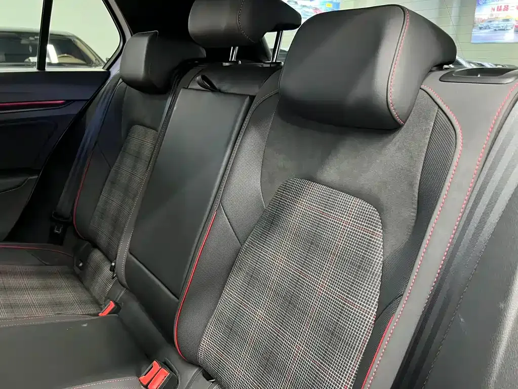 Volkswagen Golf GTI — фото 9