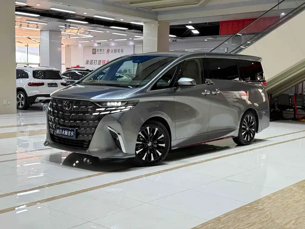 Toyota Alphard — фото 1