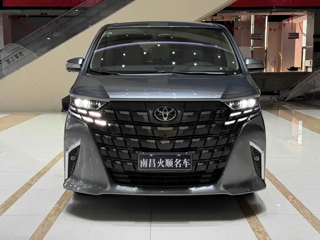 Toyota Alphard — фото 2