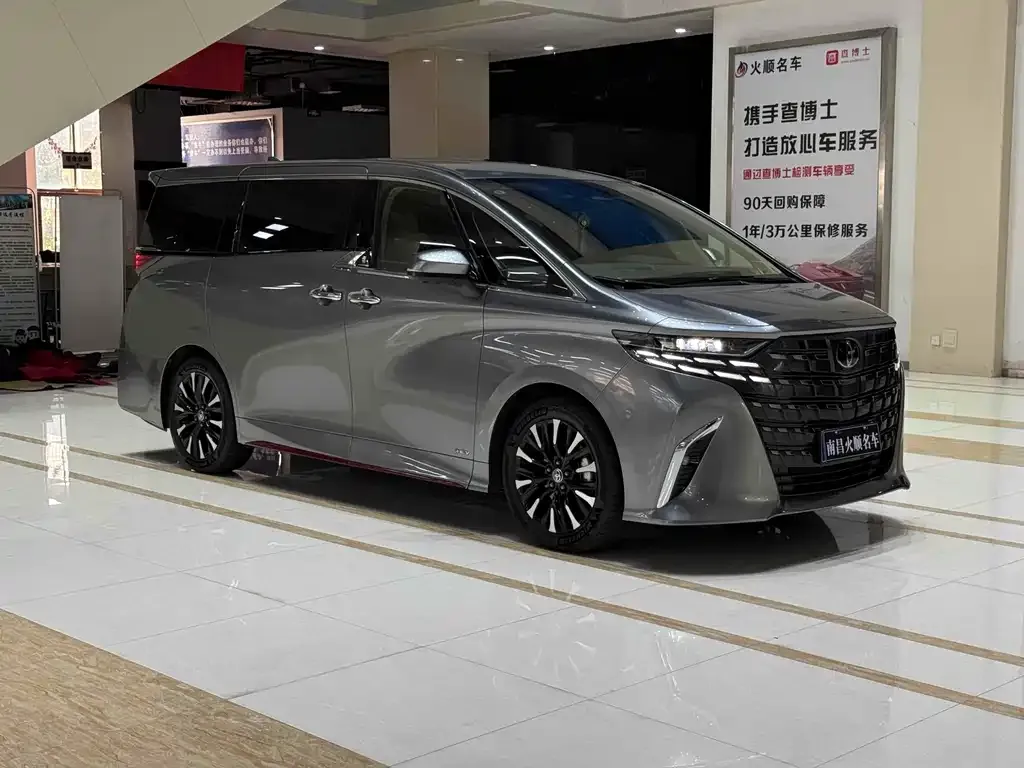 Toyota Alphard — фото 3