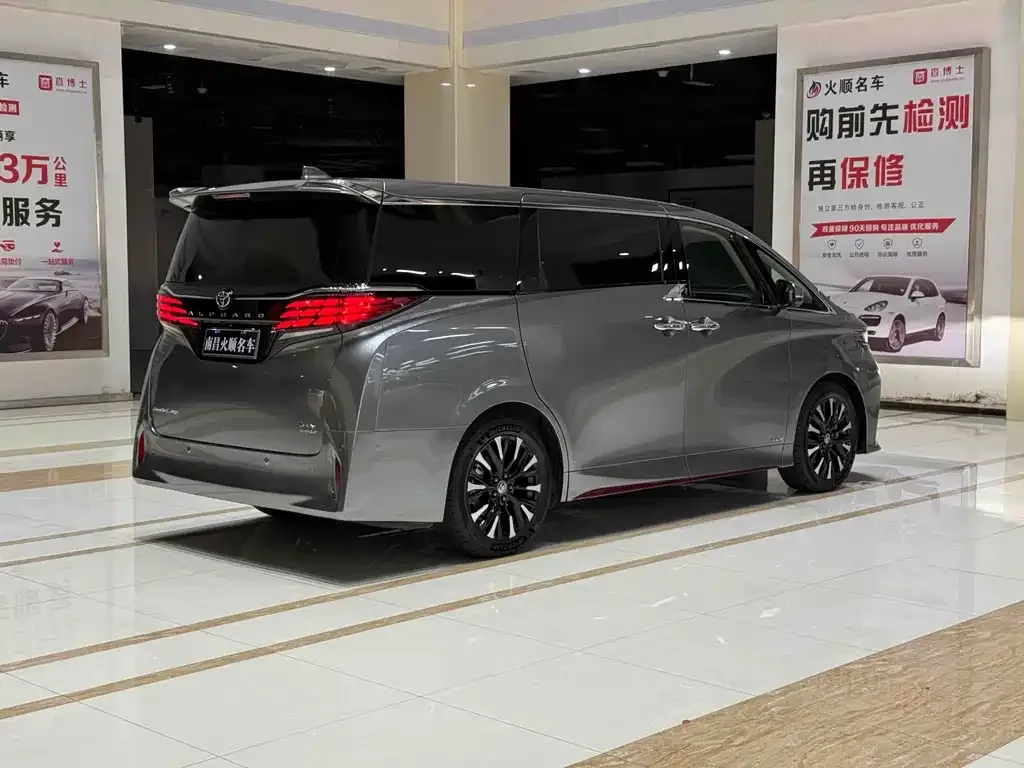 Toyota Alphard — фото 5