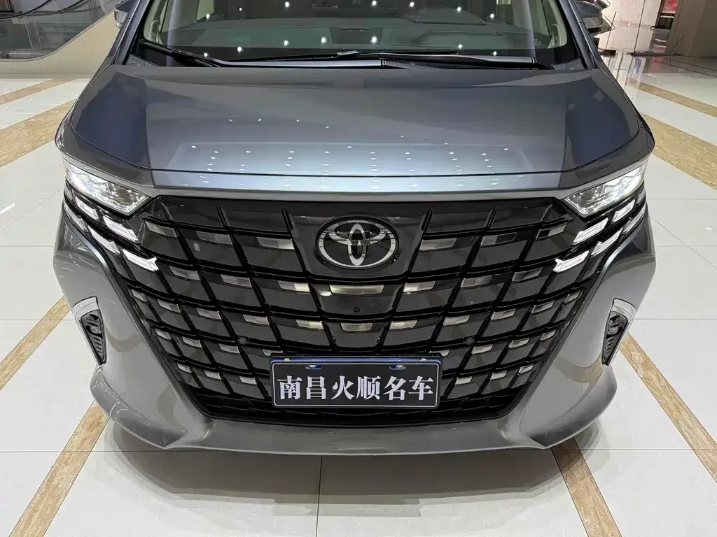 Toyota Alphard — фото 8